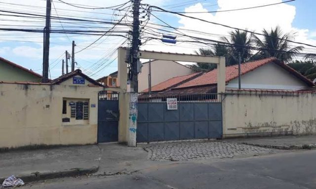 CASA EM CONDOMINIO